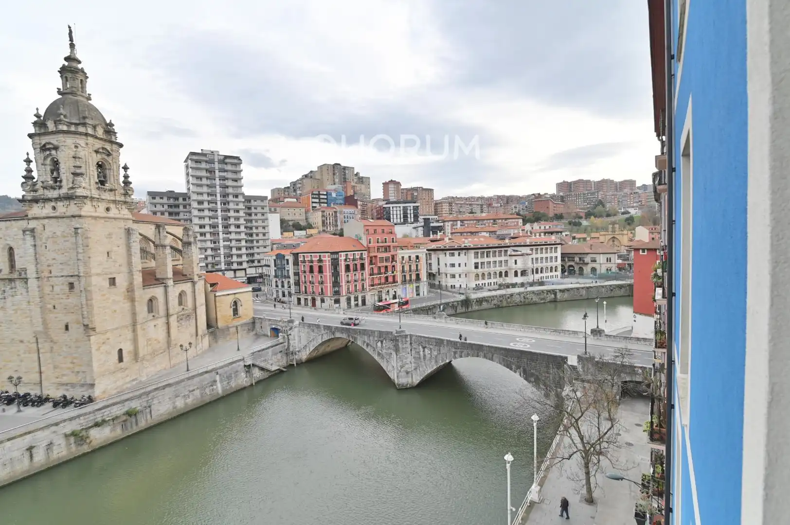 Exterior view of Flat for sale in Bilbao   with Furnished, Balcony and Jacuzzi
