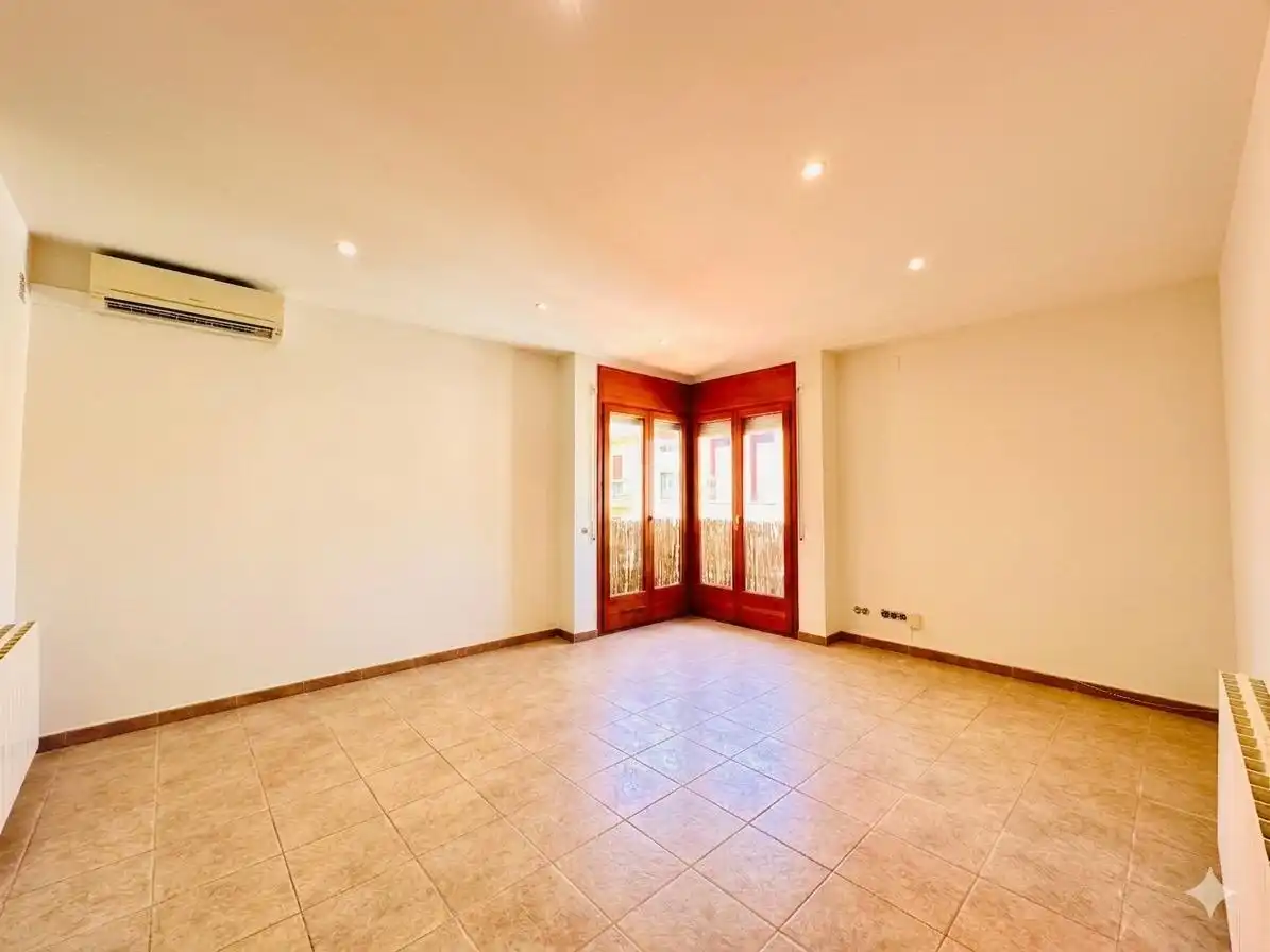 Wohnung zum Verkauf in Palamós mit Klimaanlage, Heizung und Terrasse
