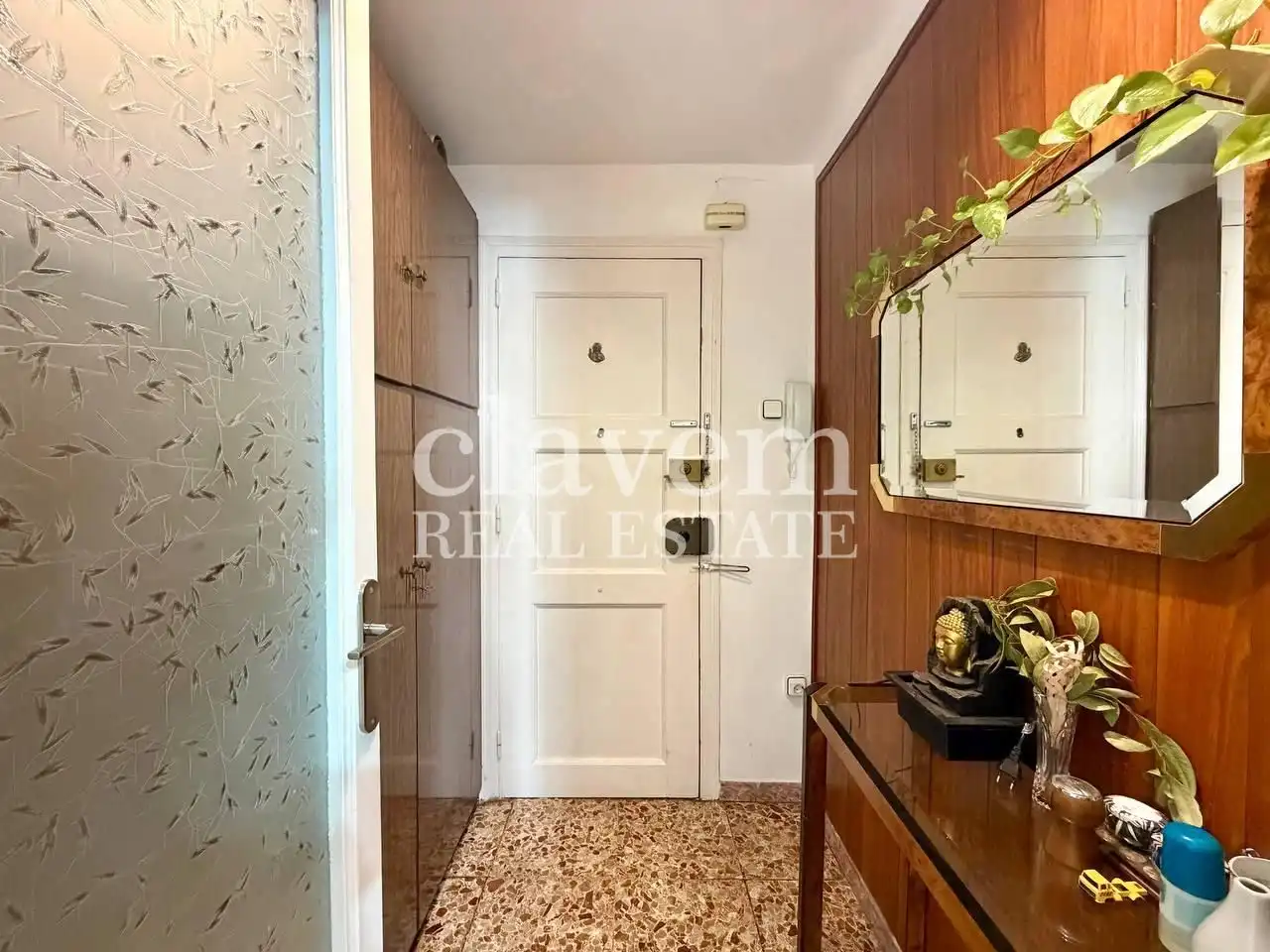 Wohnung zum Verkauf in Barcelona mit Balkon