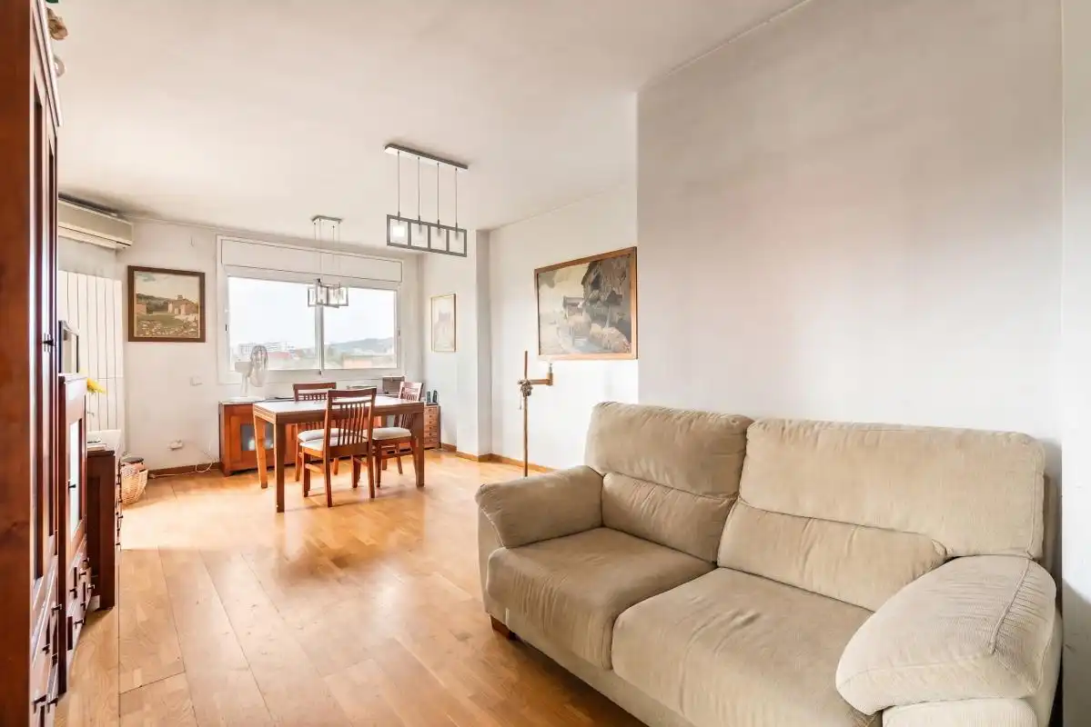 Sala de estar de Dúplex en venta en Sant Joan Despí con Aire acondicionado y Calefacción