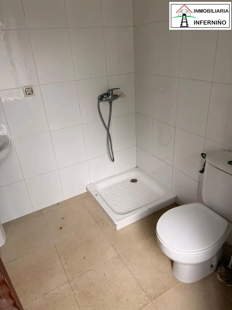 Badezimmer von Geschaftsraum zur Miete in San Sadurniño