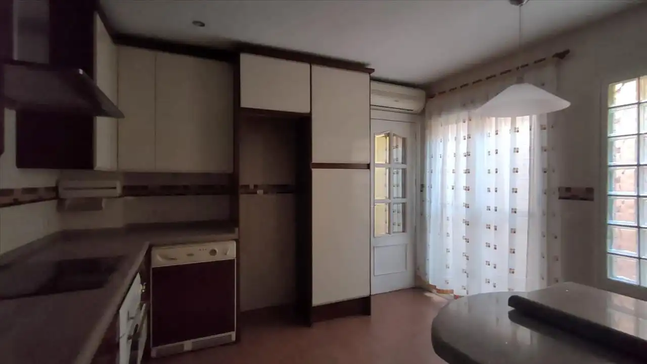 Cocina de Piso en venta en Ciudad Real con Calefacción, Parquet y Trastero