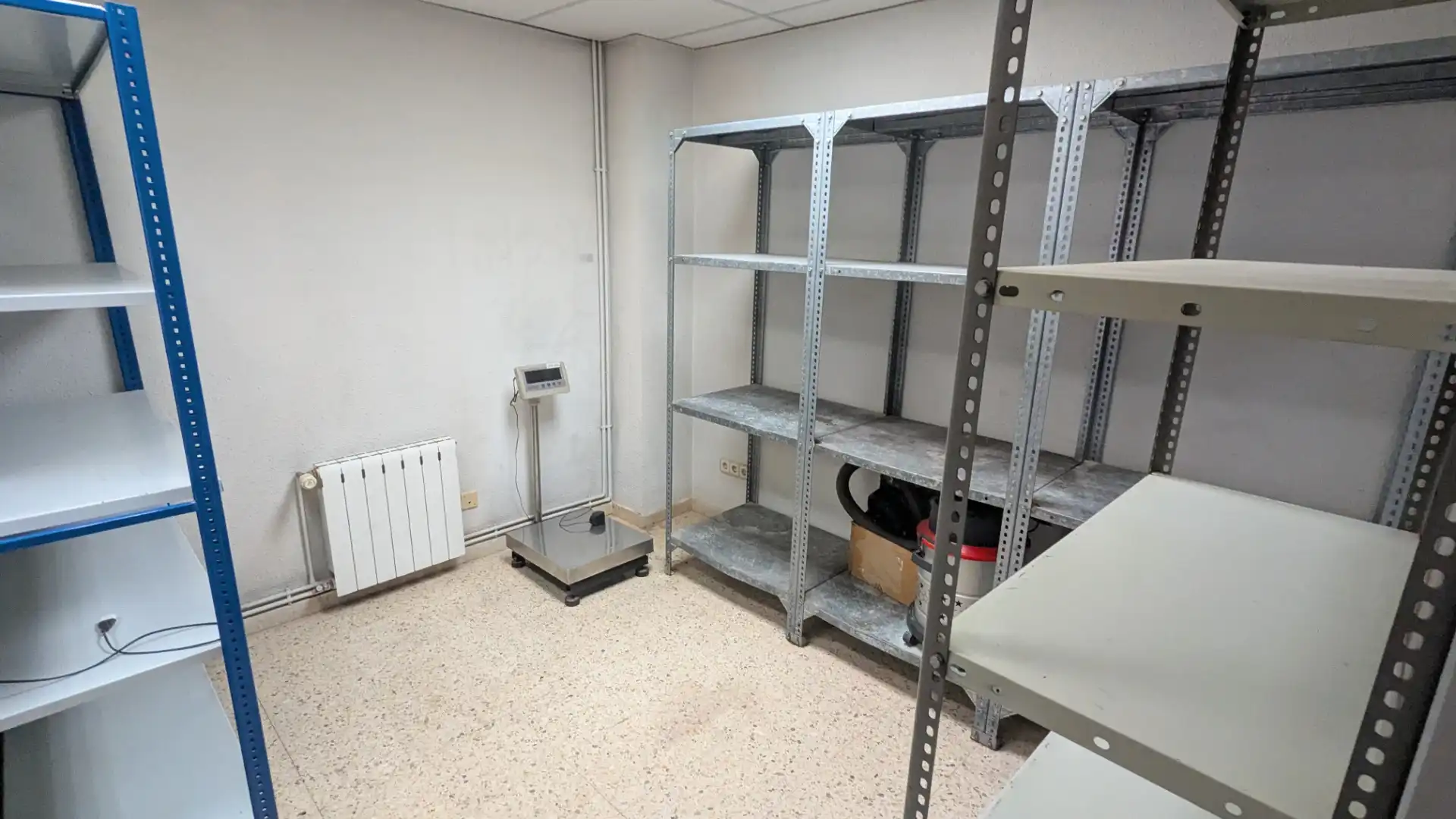 Local en venta en Barcelona con Calefacción, Internet y Alarma