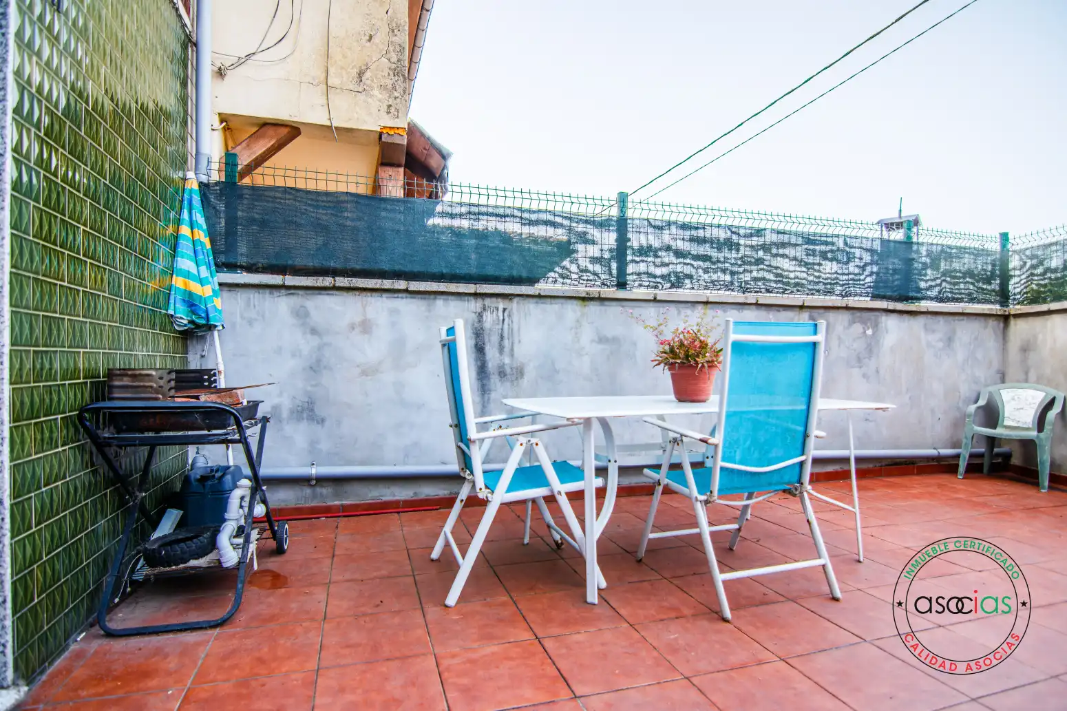 Terrassa de Casa o xalet en venda en San Martín del Rey Aurelio amb Calefacció, Jardí privat i Terrassa