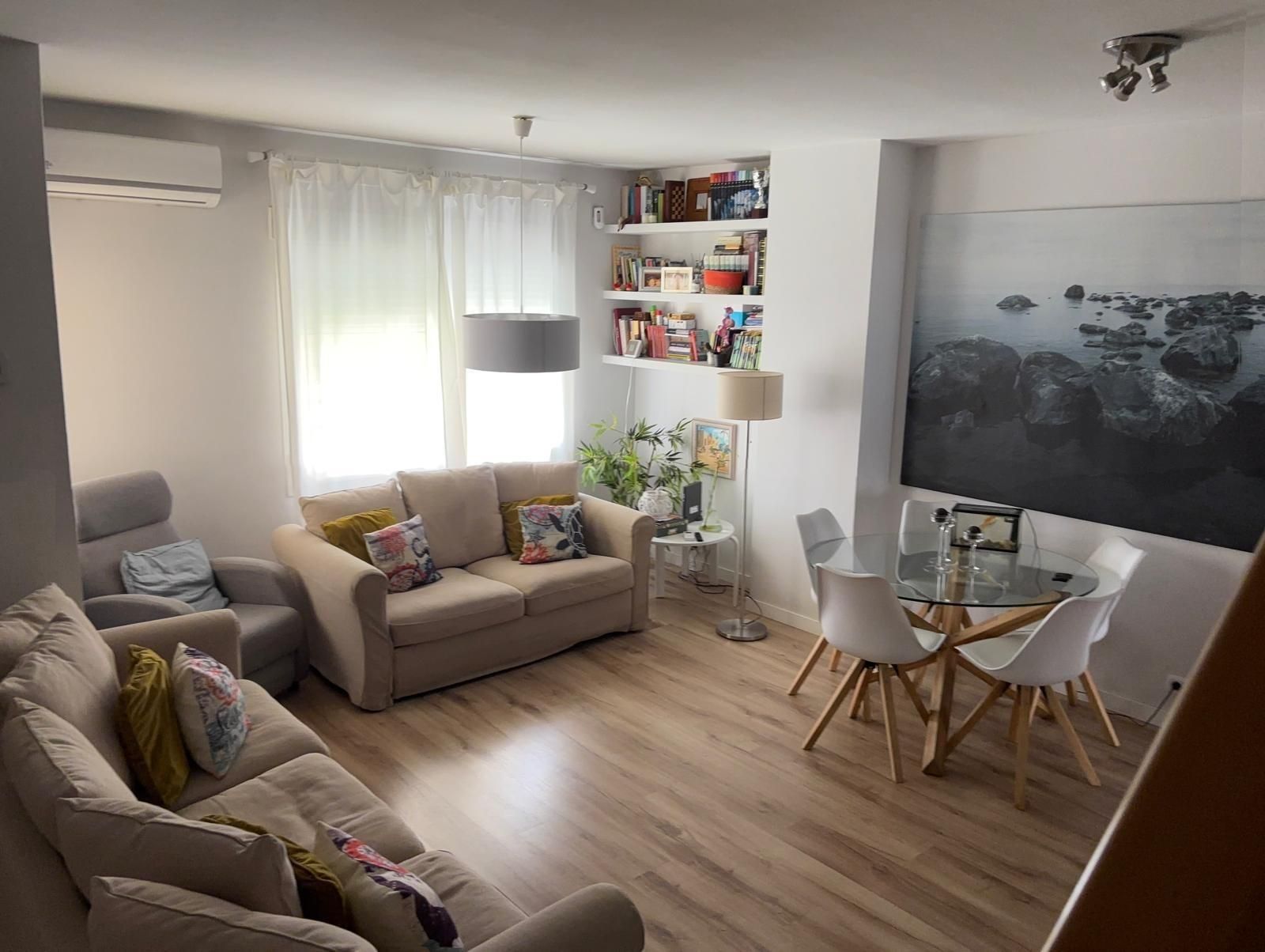 Sala de estar de Casa adosada en venta en Miguelturra con Aire acondicionado, Calefacción y Jardín privado