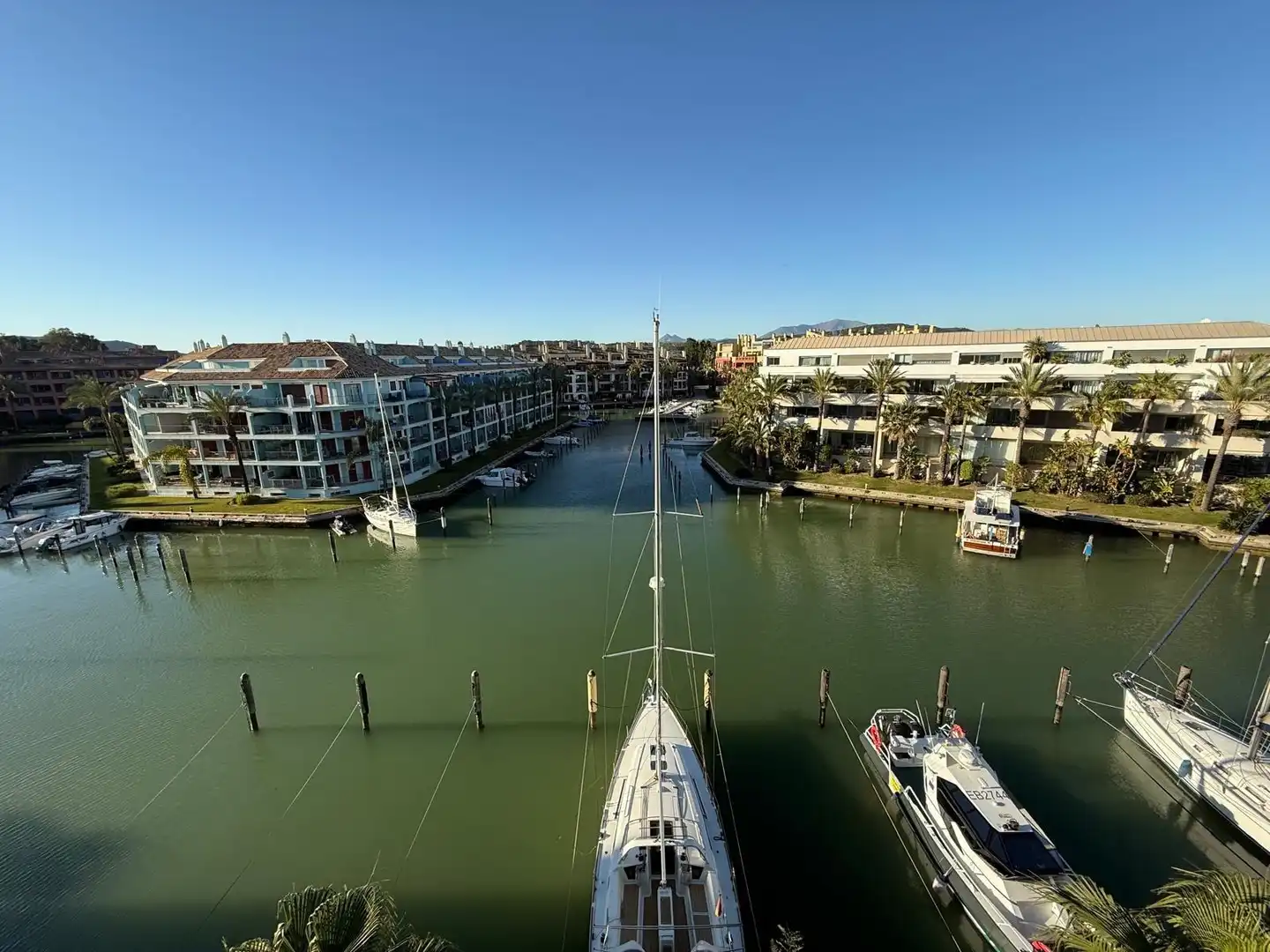 Vista exterior de Apartament en venda en Sotogrande amb Jardí privat, Terrassa i Piscina comunitària
