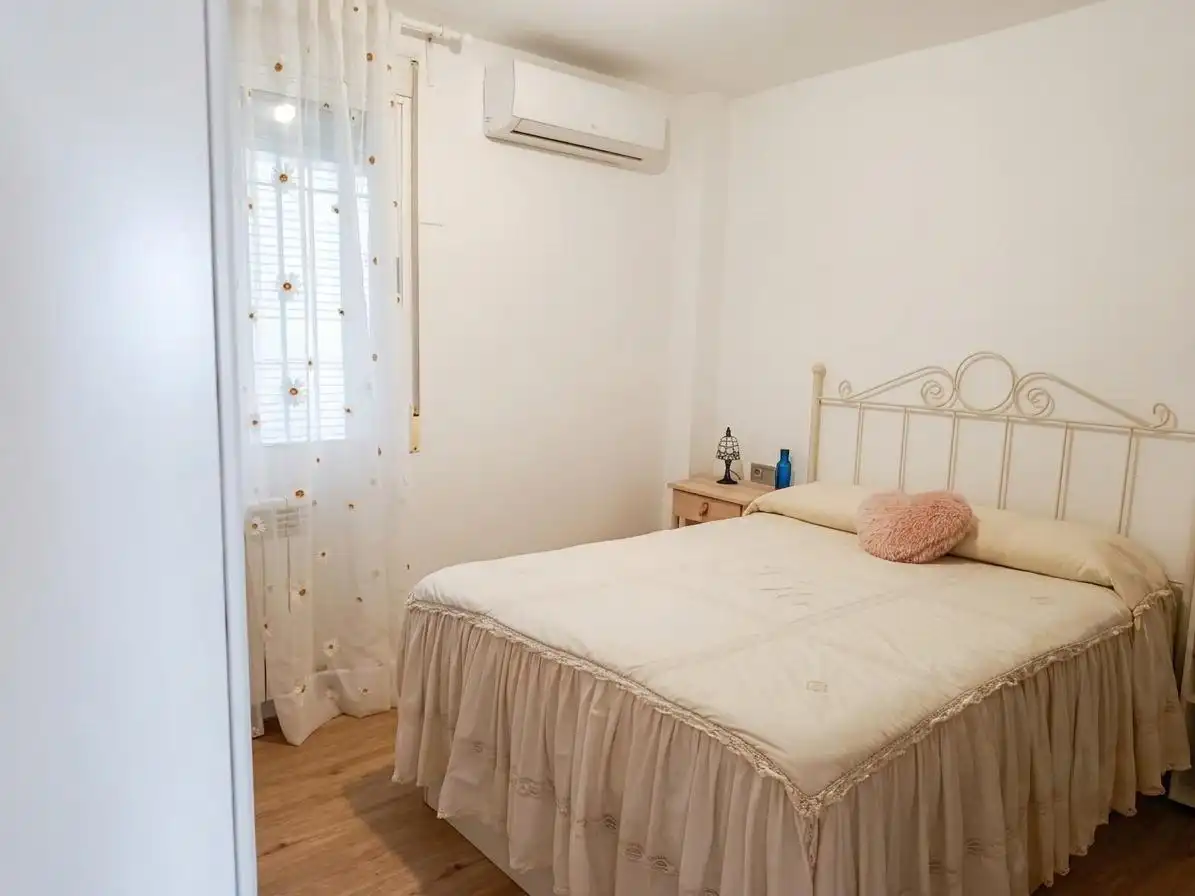 Bedroom of Flat for rent in Granada  with Air Conditioner, Heating and Private garden