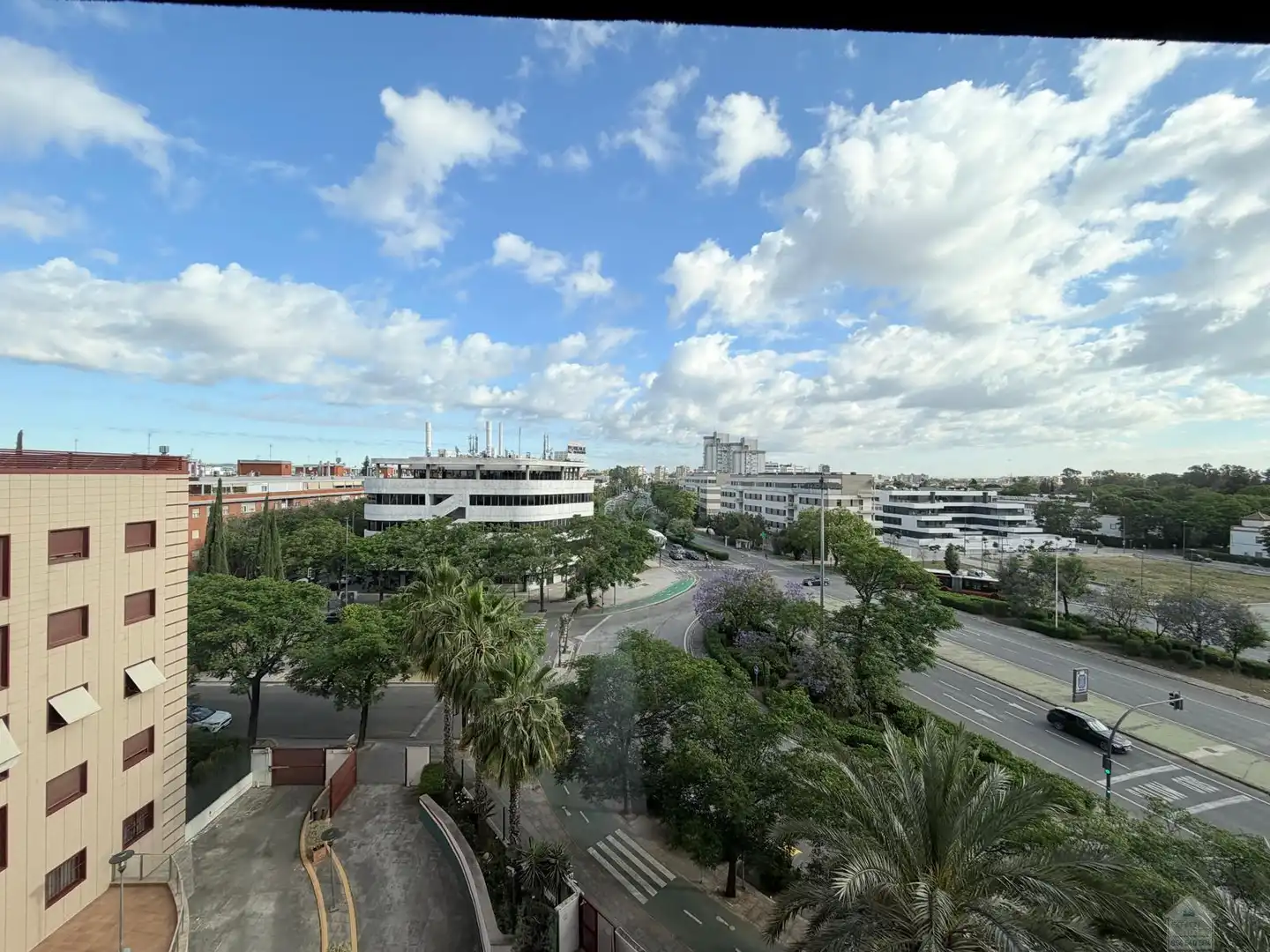 Exterior view of Flat for rent in Sevilla  with Air Conditioner, Storage room and Community pool