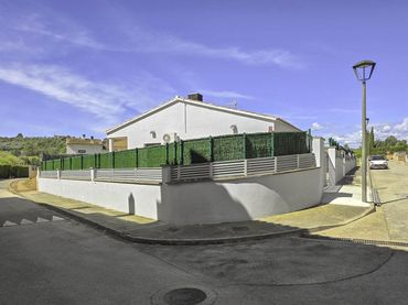 Chalet con piscina en venta en Canigó 1
