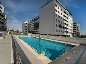 Piscina de Pis en venda en Madrid amb Calefacció, Jardí privat i Traster