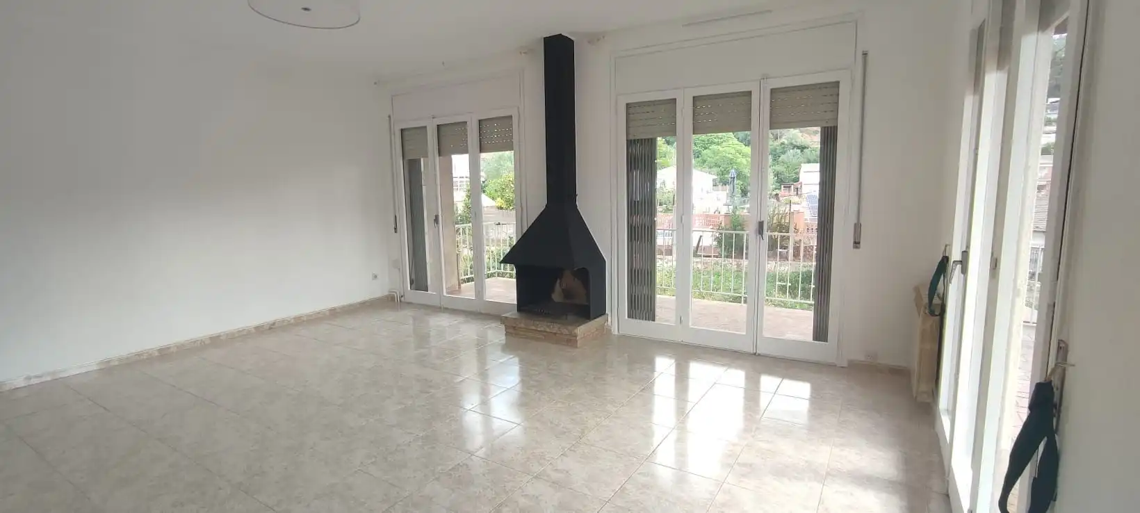 Sala de estar de Casa o chalet en venta en Vallirana con Aire acondicionado, Jardín privado y Terraza
