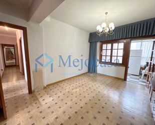 Dining room of Flat for sale in  Madrid Capital  with Air Conditioner, Heating and Parquet flooring