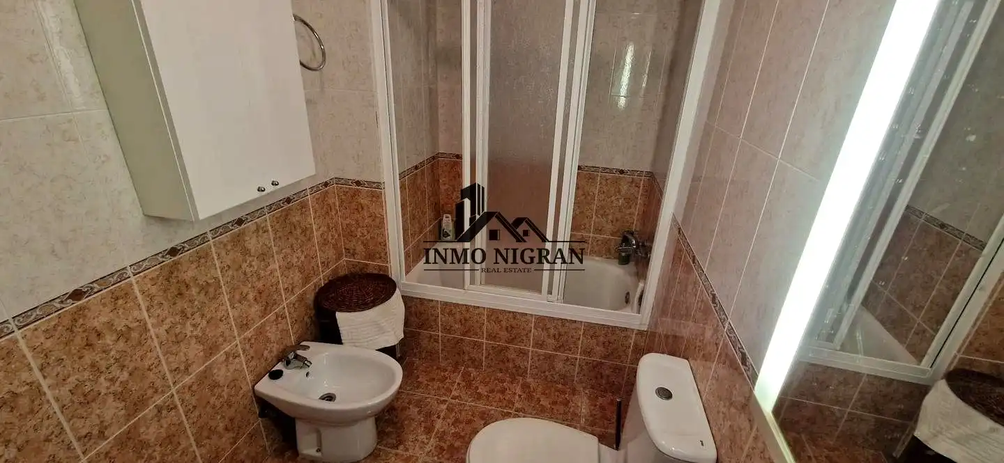 Badezimmer von Wohnung zur Miete in Nigrán mit Terrasse und Möbliert