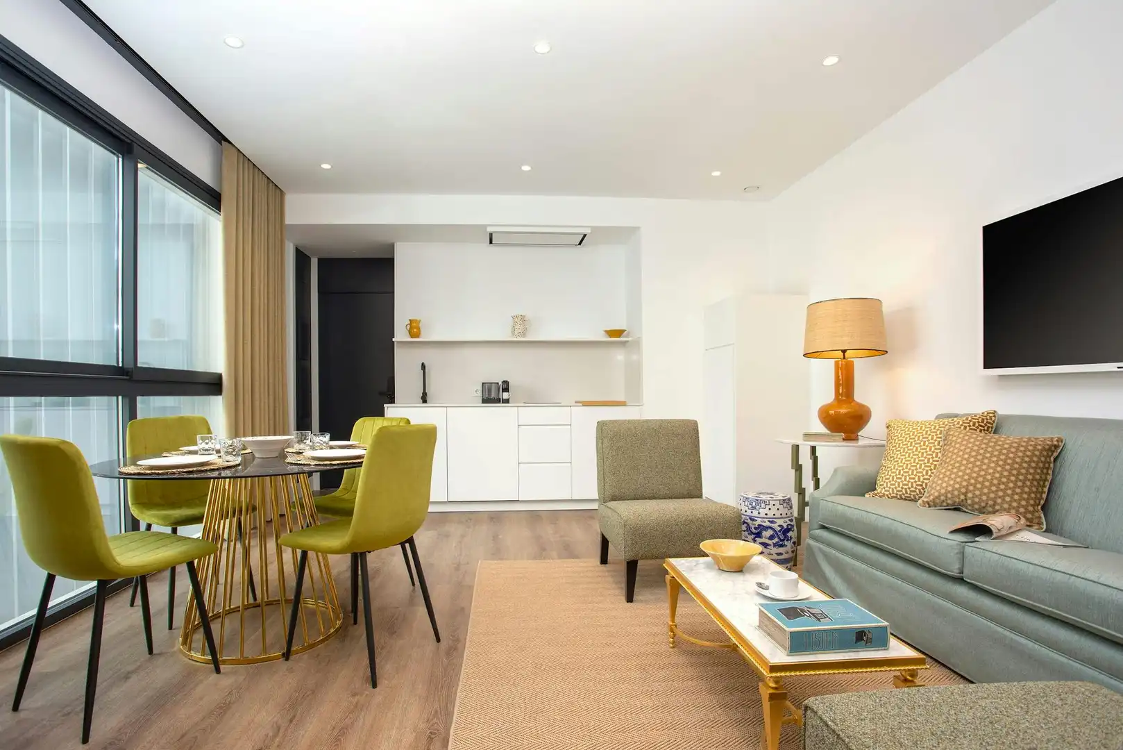 Living room of Flat for rent in Sevilla  with Air Conditioner, Heating and Washing machine