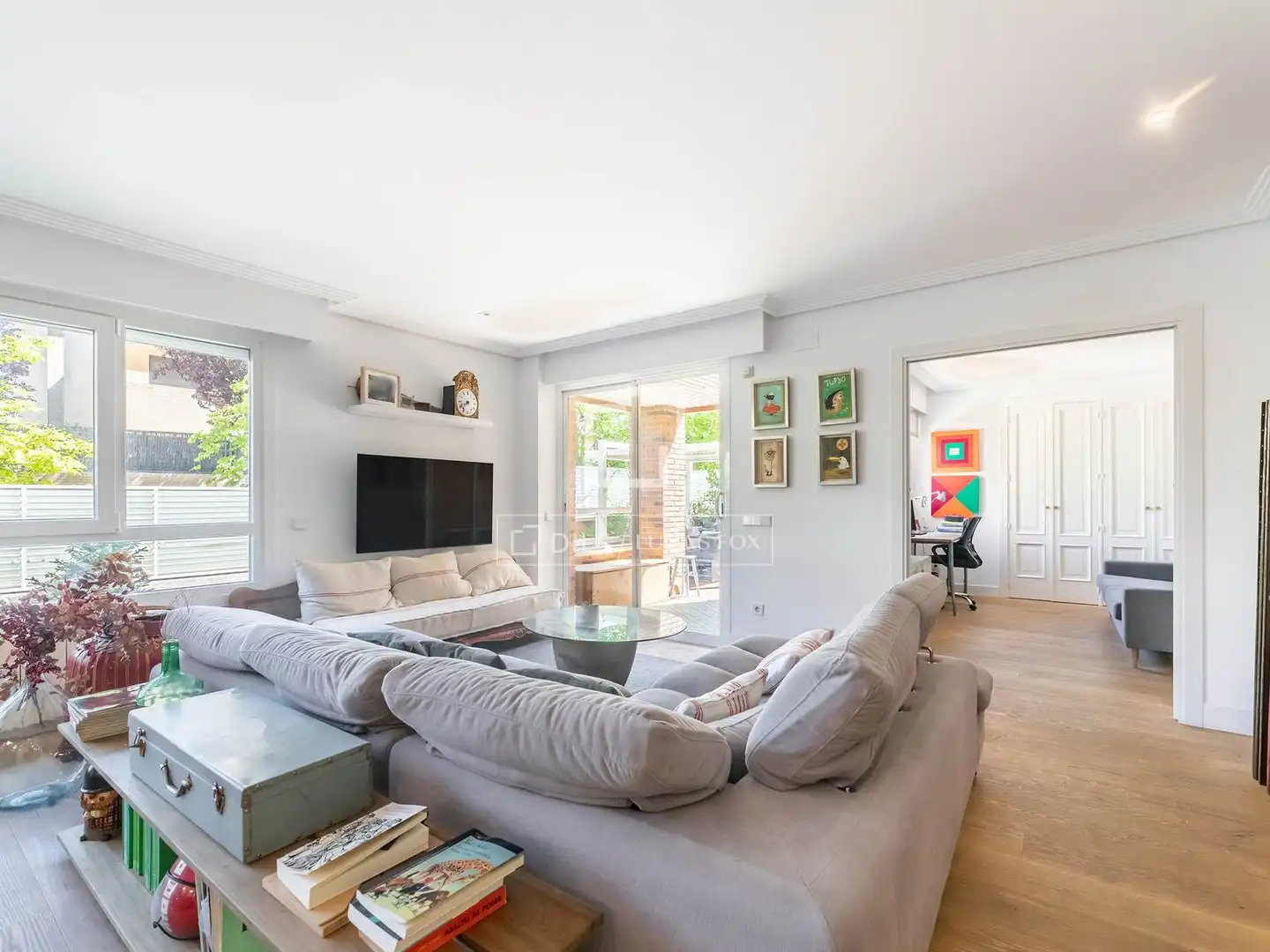 Living room of Flat for sale in Majadahonda  with Air Conditioner, Terrace and Swimming Pool