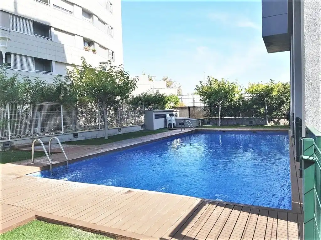 Piscina de Loft de lloguer en Valencia amb Aire condicionat, Terrassa i Traster