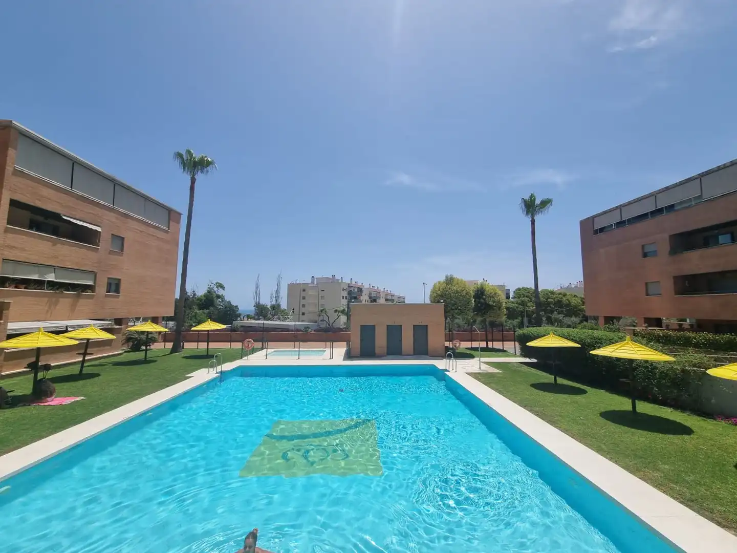 Piscina de Piso en venta en Torremolinos con Aire acondicionado, Calefacción y Terraza