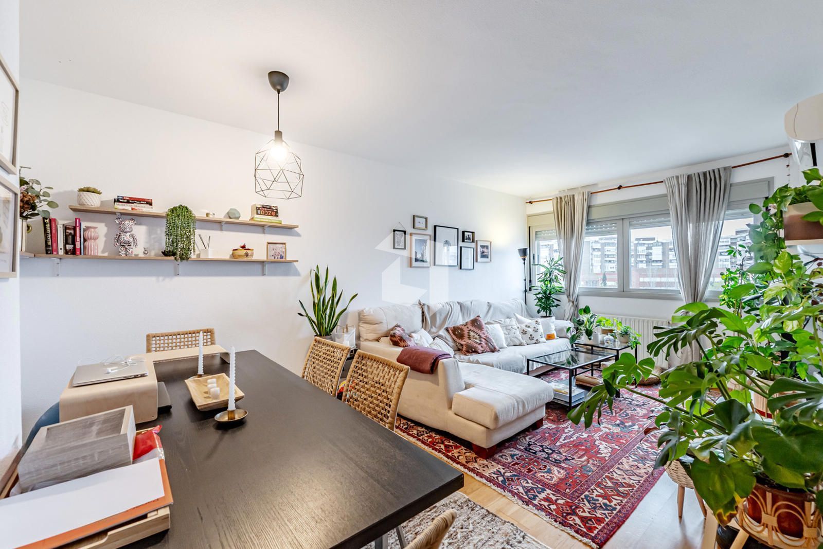 Sala d'estar de Pis en venda en  Madrid Capital amb Aire condicionat, Calefacció i Parquet