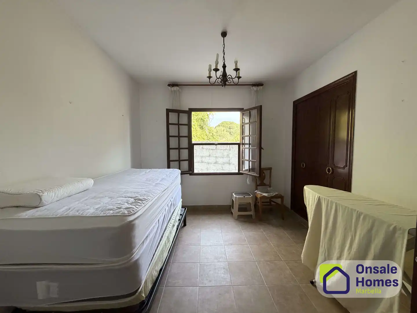 Dormitori de Casa o xalet en venda en Estepona amb Jardí privat, Terrassa i Traster