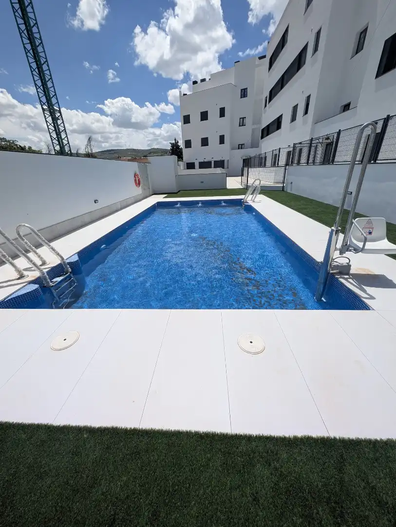 Schwimmbecken von Wohnung zum Verkauf in Lucena mit Klimaanlage, Heizung und Abstellraum