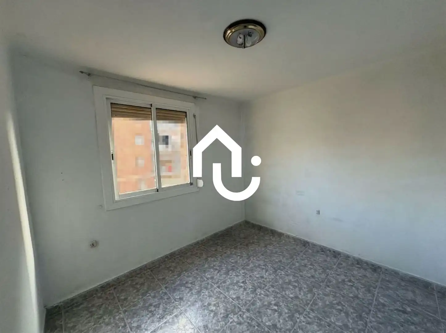 Habitación de Piso en venta en Santa Coloma de Gramenet con Balcón