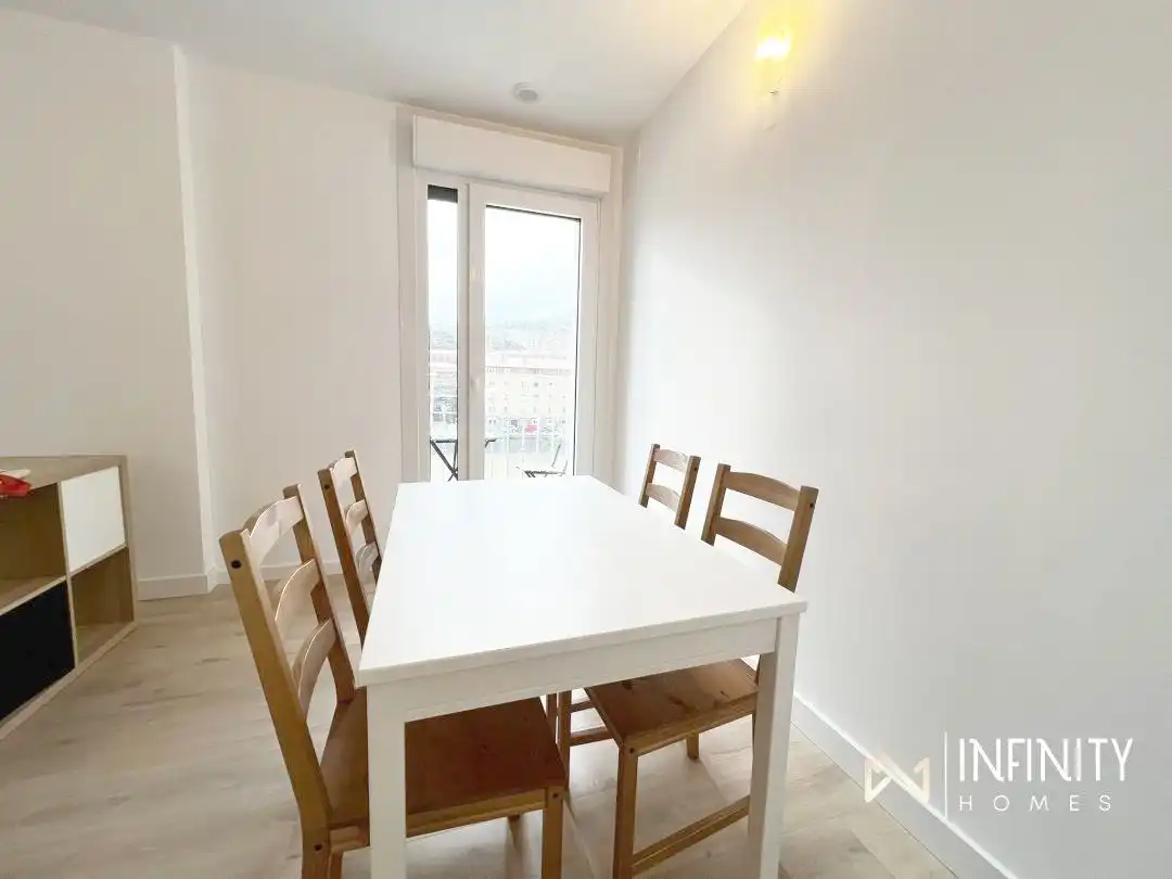 Comedor de Piso de alquiler en Bilbao  con Calefacción y Balcón