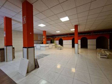Local comercial en alquiler en Calle Pidal
