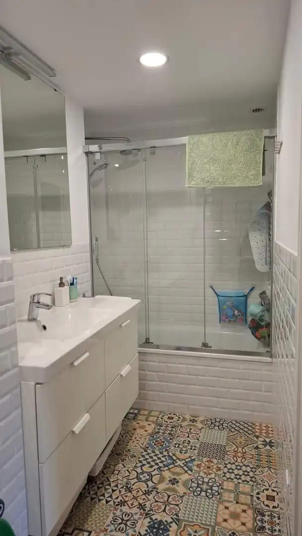 Badezimmer von Wohnung zum Verkauf in Sevilla mit Klimaanlage, Heizung und Terrasse