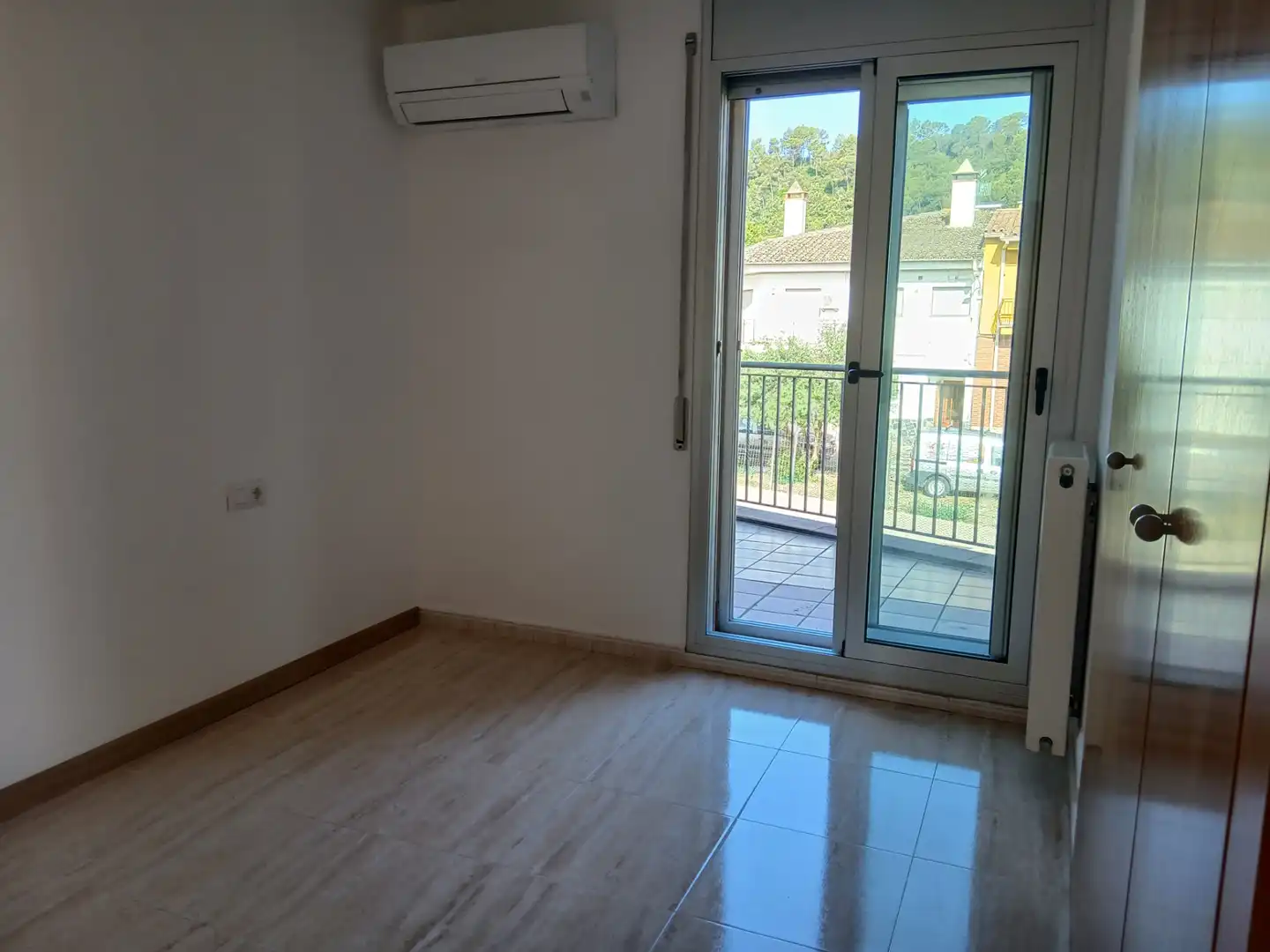 Terrasse von Einfamilien-Reihenhaus zur Miete in Sarrià de Ter mit Klimaanlage, Heizung und Terrasse