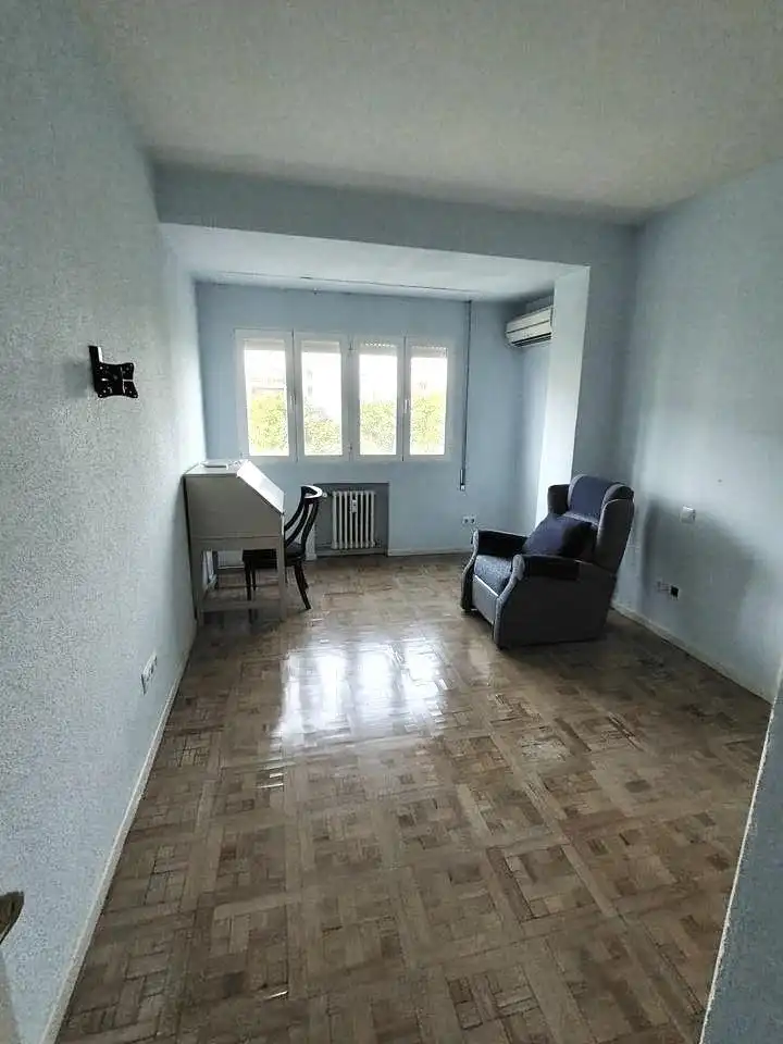 Bedroom of Flat for sale in Madrid  with Air Conditioner, Heating and Parquet flooring