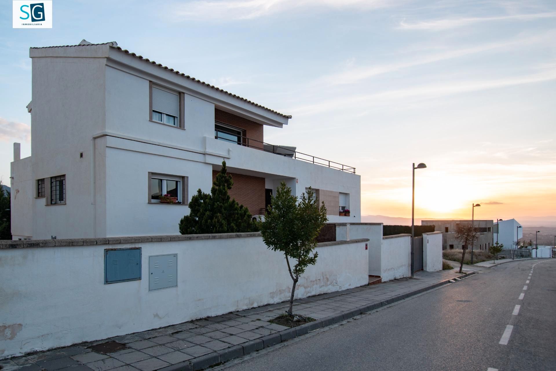 Vista exterior de Casa o chalet en venta en La Zubia con Aire acondicionado, Calefacción y Jardín privado