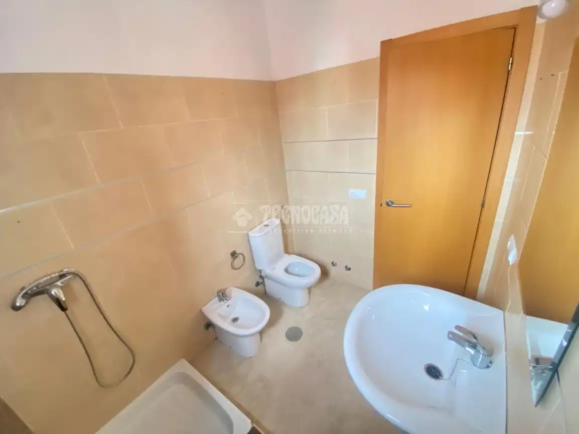 Baño de Piso en venta en Sanlúcar la Mayor con Aire acondicionado y Amueblado