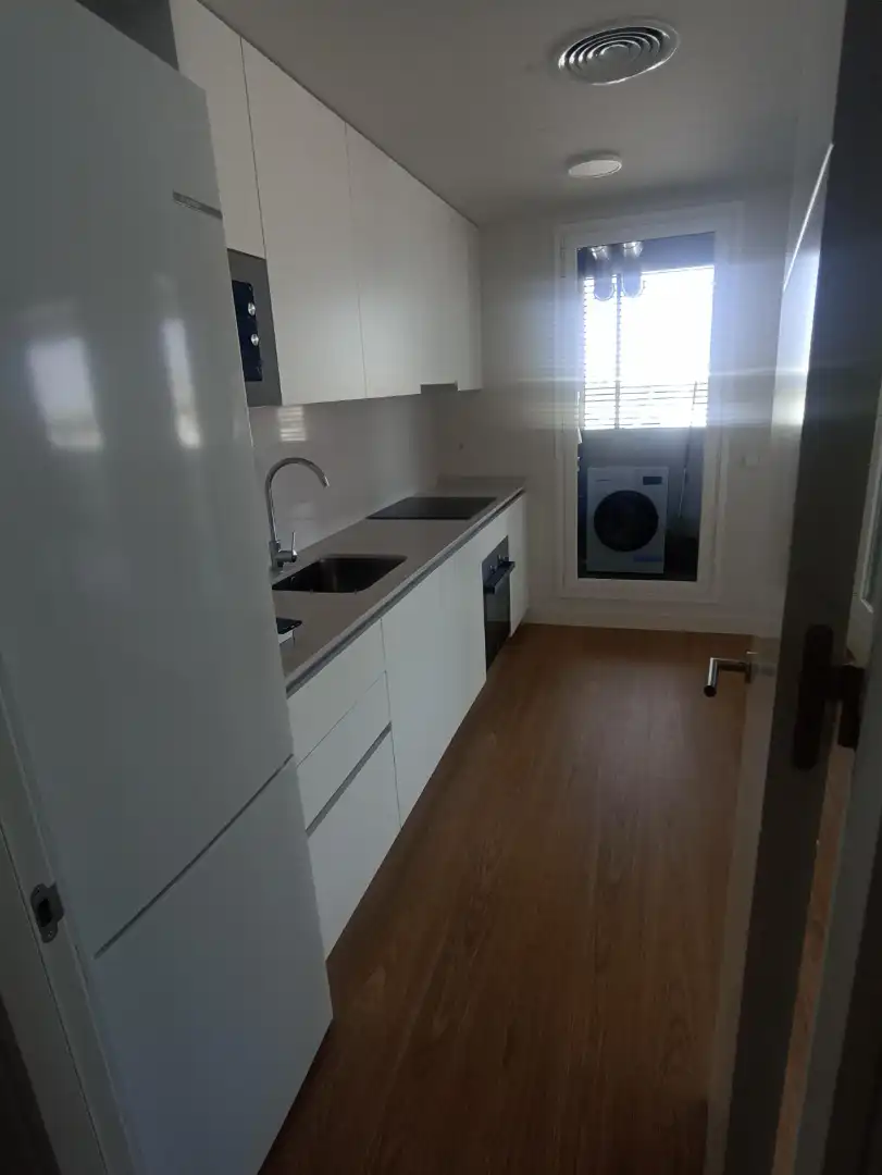 Küche von Wohnung zur Miete in Sevilla mit Klimaanlage, Terrasse und Abstellraum