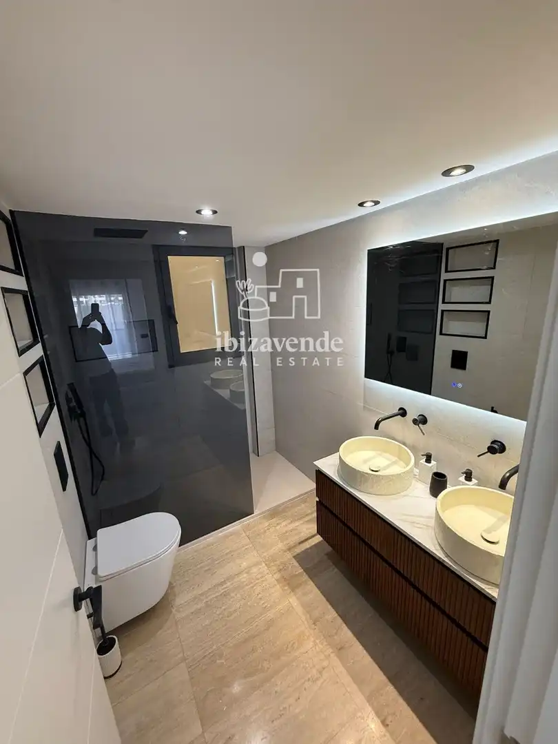 Bathroom of Flat for rent in Eivissa  with Air Conditioner, Heating and Terrace