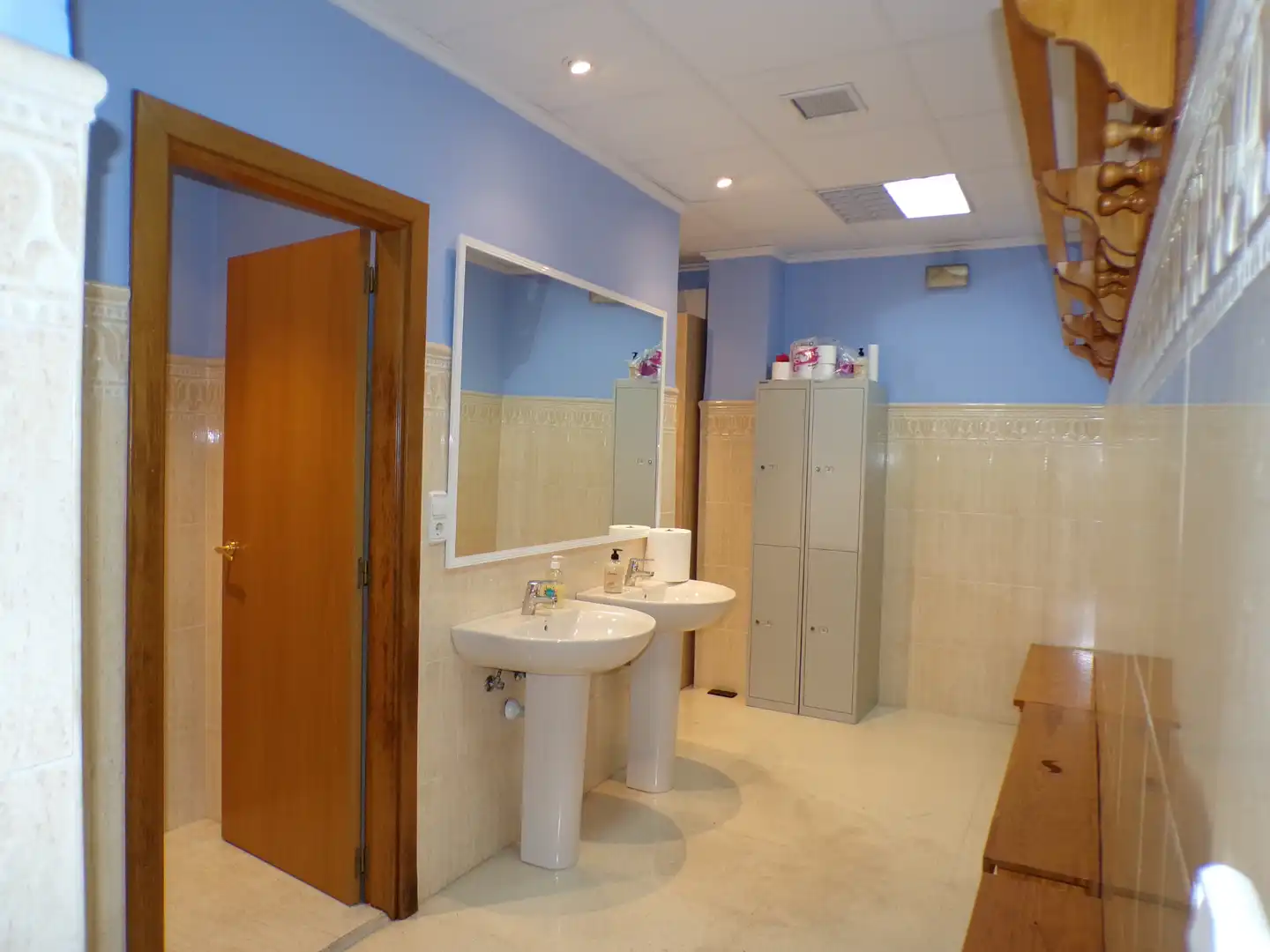 Bathroom of Office for sale in Valencia  with Air Conditioner, Heating and Internet