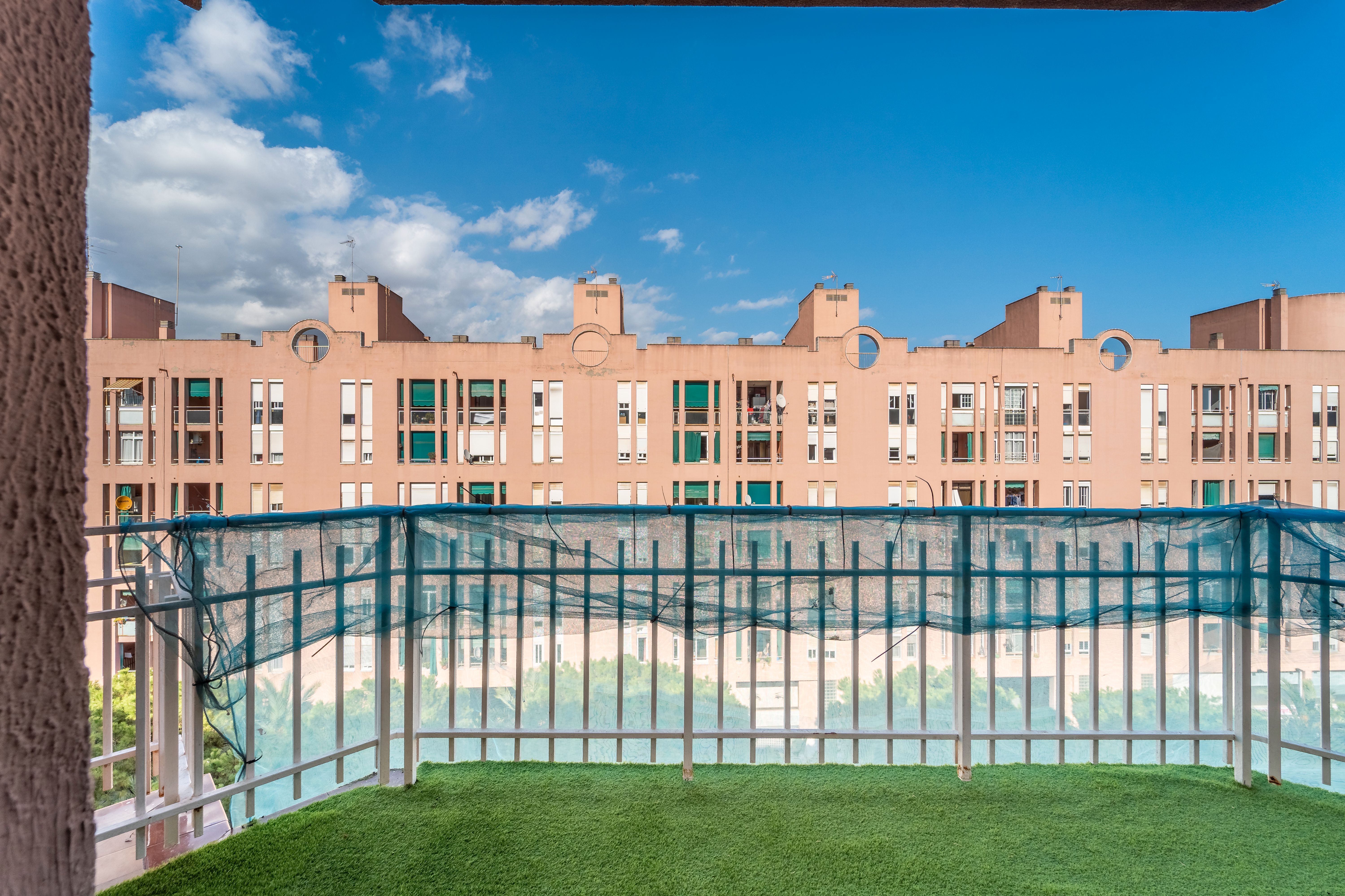 Exterior view of Flat for sale in  Barcelona Capital  with Balcony