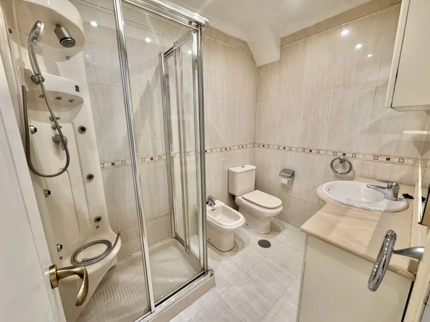 Baño de Apartamento en venta en Torremolinos con Aire acondicionado, Calefacción y Trastero