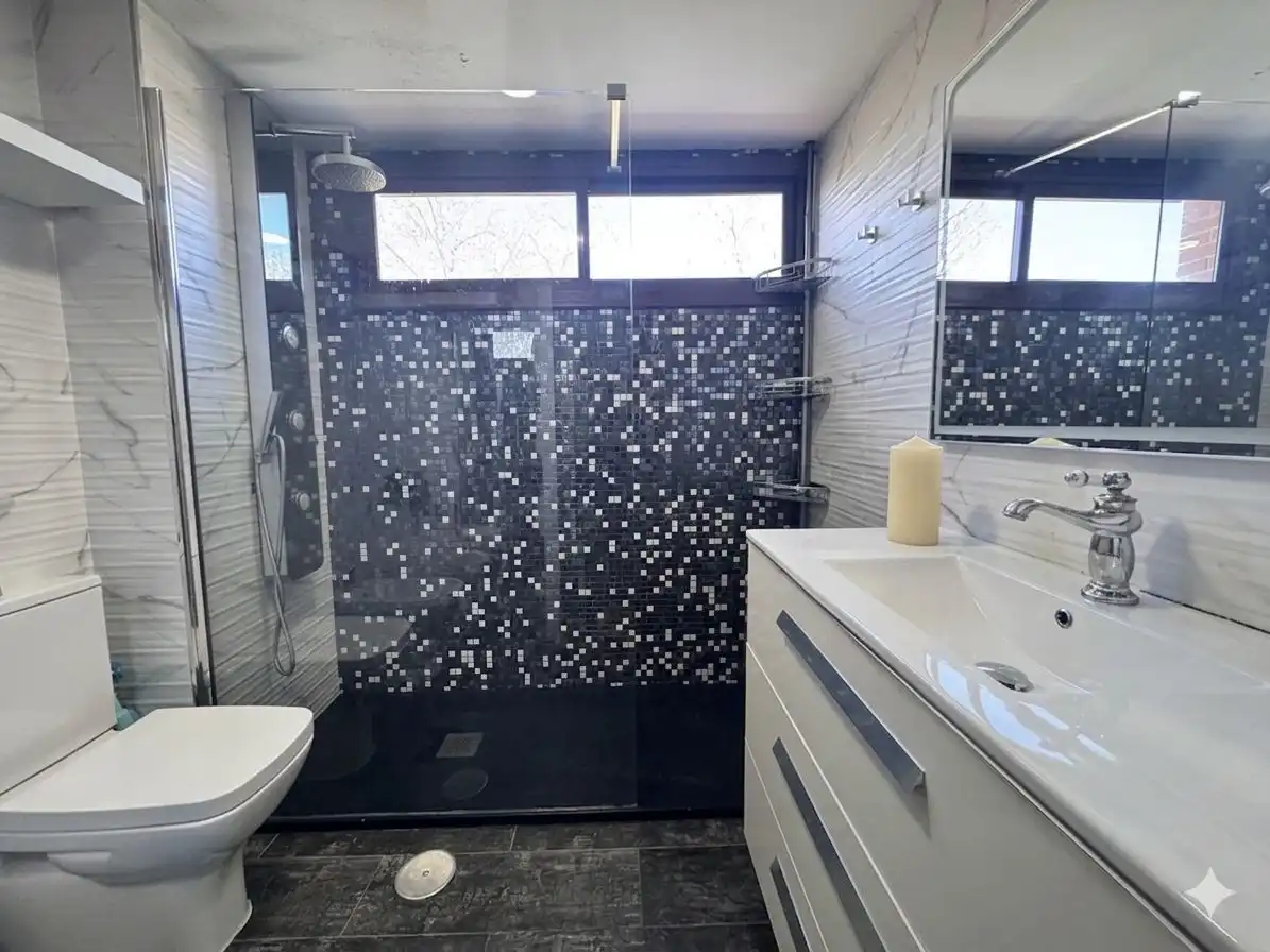 Baño de Casa adosada en venta en Rivas-Vaciamadrid con Aire acondicionado, Calefacción y Jardín privado
