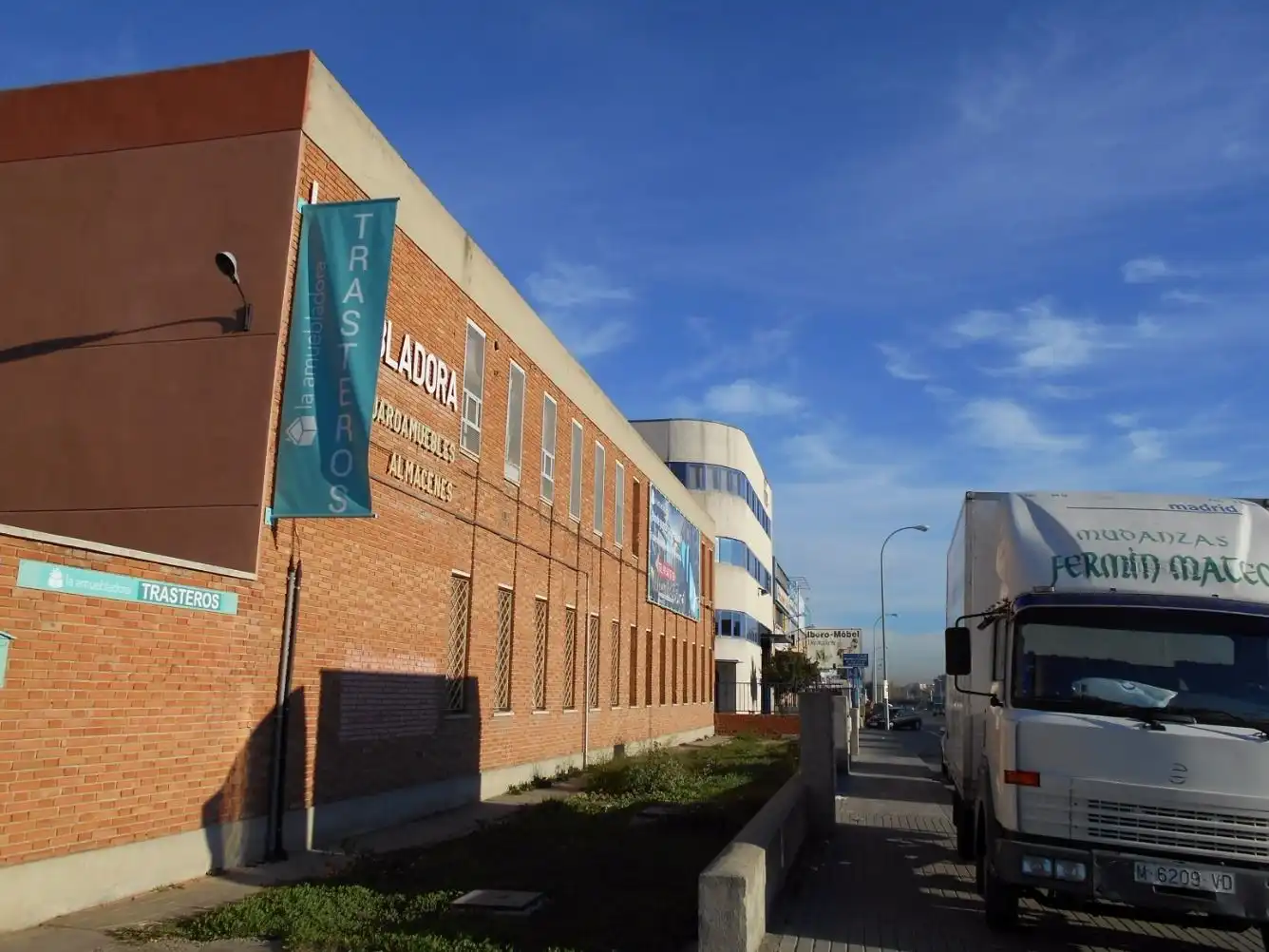 Vista exterior de Trastero de alquiler en Madrid con Alarma