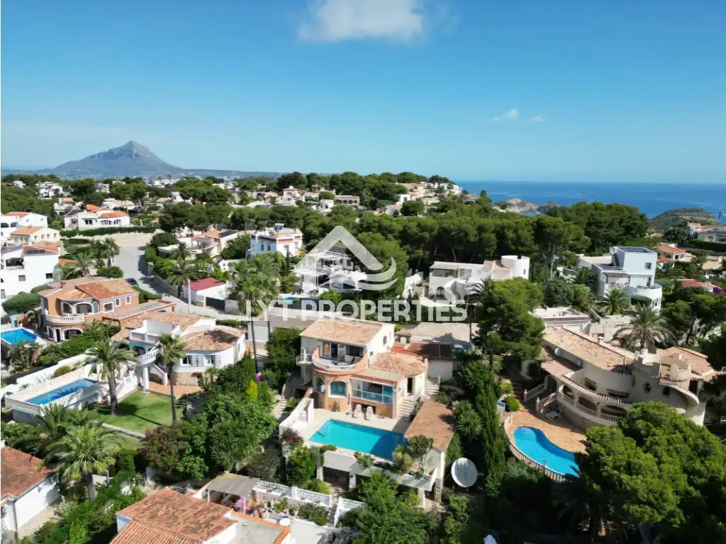 Vista exterior de Casa o xalet en venda en Jávea / Xàbia amb Piscina