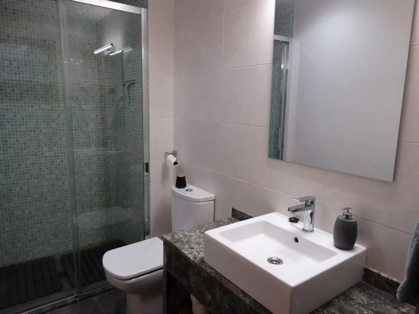 Baño de Casa adosada en venta en L'Aldea con Jardín privado, Terraza y Trastero