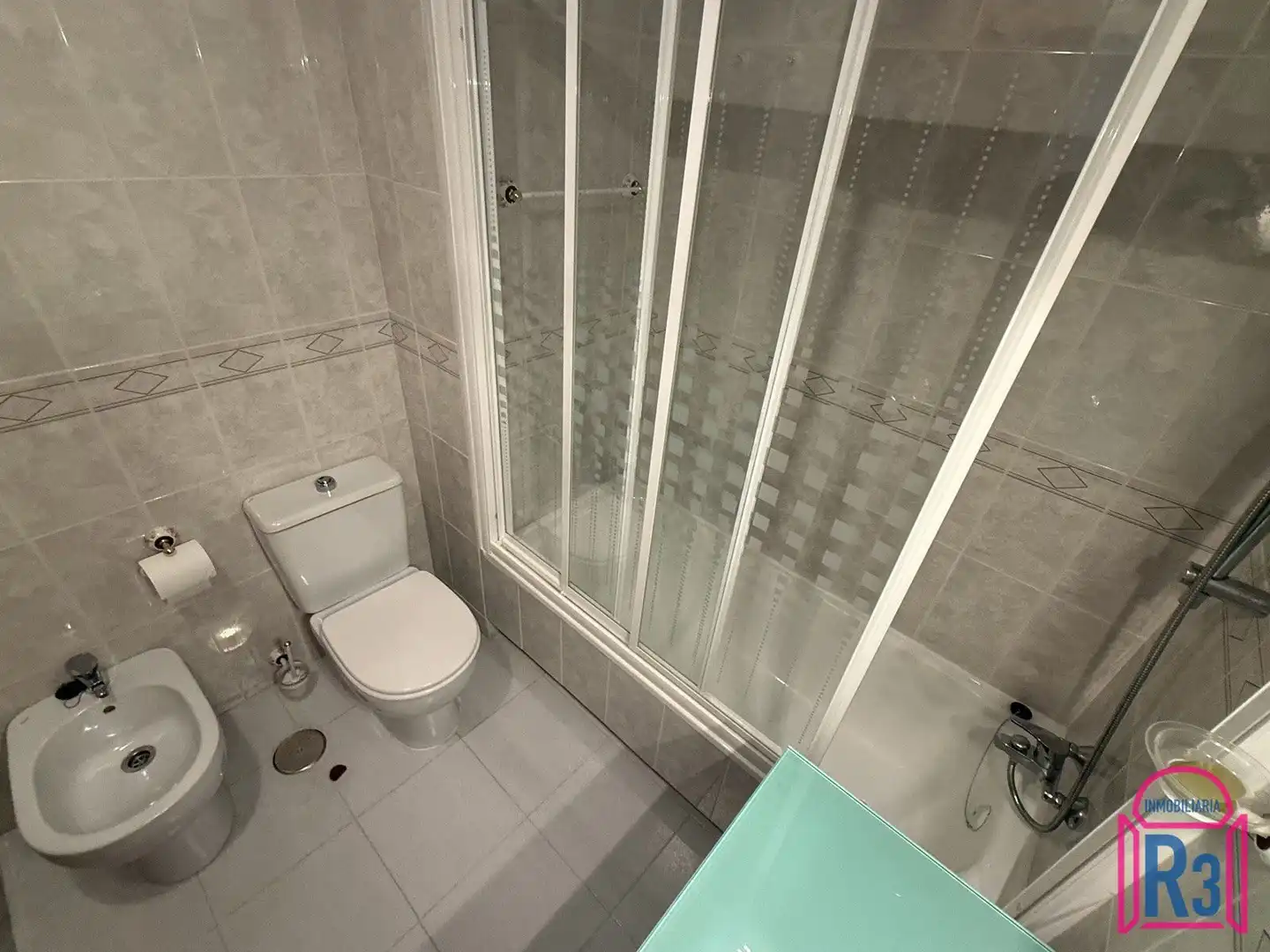 Bathroom of Flat for rent in Las Eras de Renueva