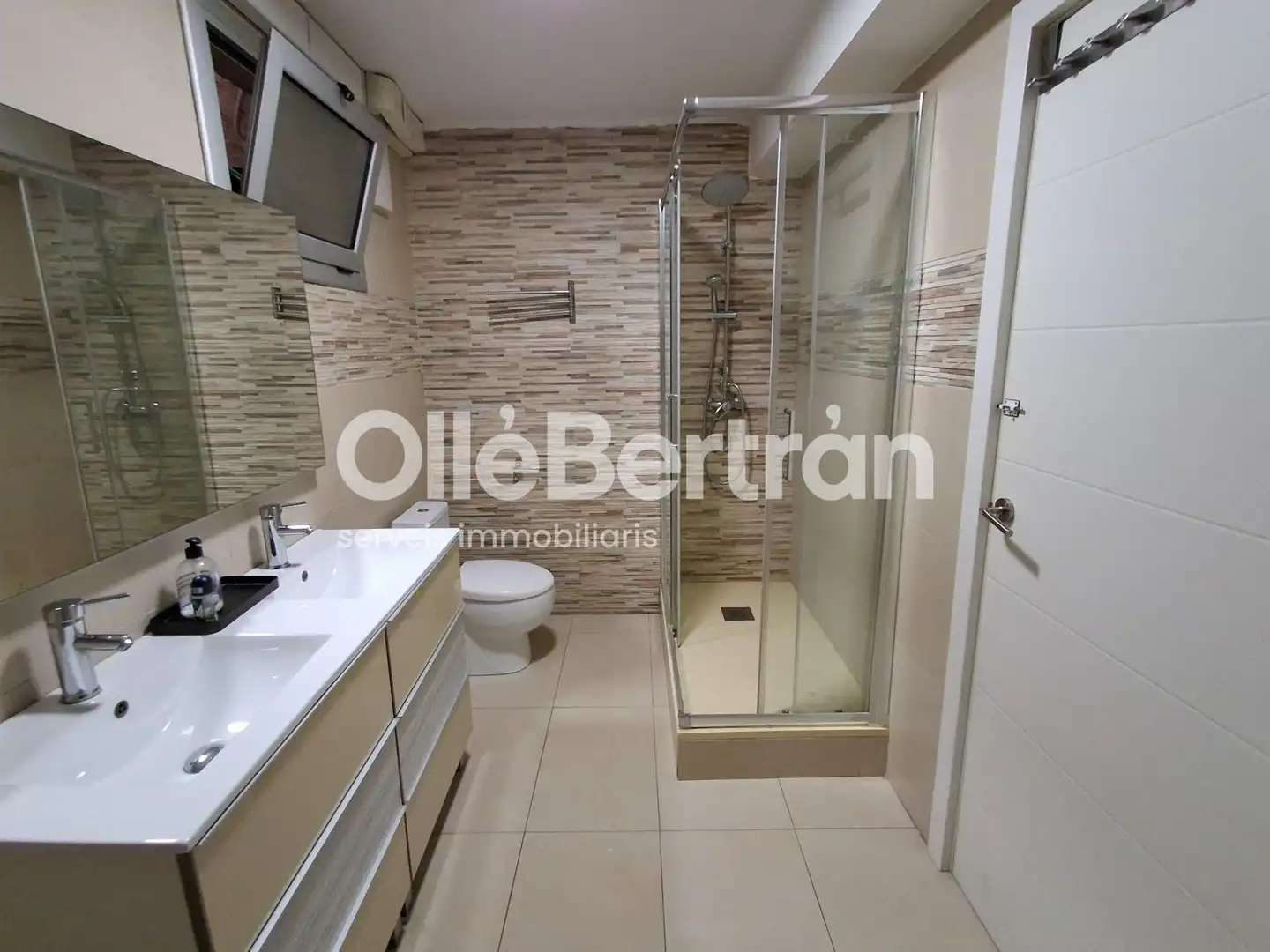 Badezimmer von Büro zur Miete in Barcelona mit Klimaanlage