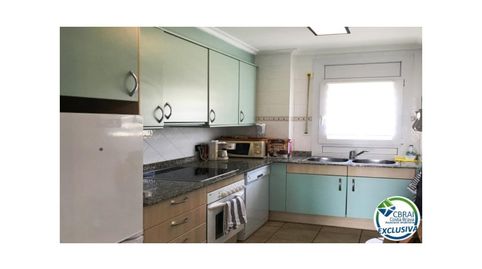 Apartamento de 3 habitaciones con piscina y aparcamiento privado en Santa Margarita Roses, imatge 2
