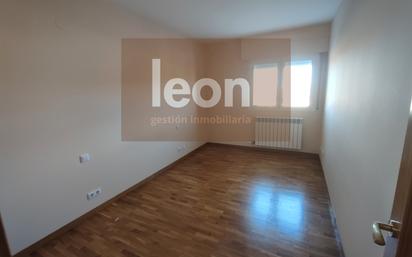 Bedroom of Flat for sale in  Logroño  with Air Conditioner, Heating and Parquet flooring