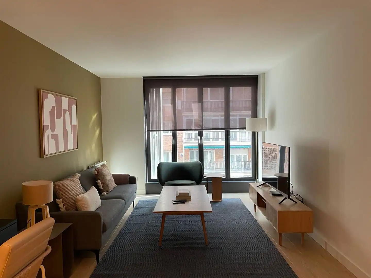Living room of Flat for rent in Madrid  with Air Conditioner, Parquet flooring and Storage room