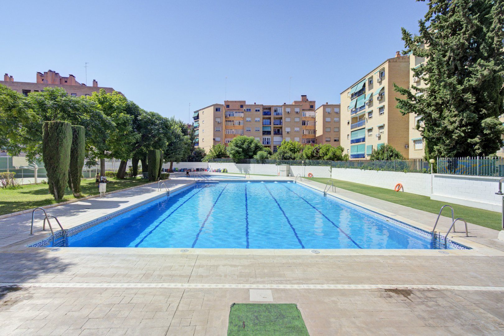 Swimming pool of Flat for sale in  Granada Capital  with Air Conditioner, Heating and Swimming Pool