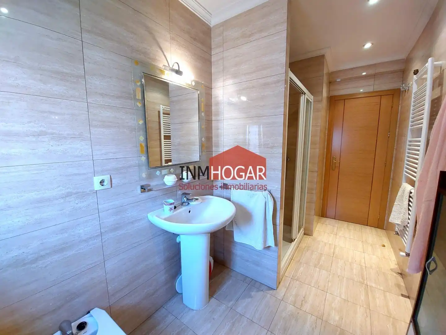 Baño de Piso en venta en Ávila con Calefacción, Terraza y Trastero