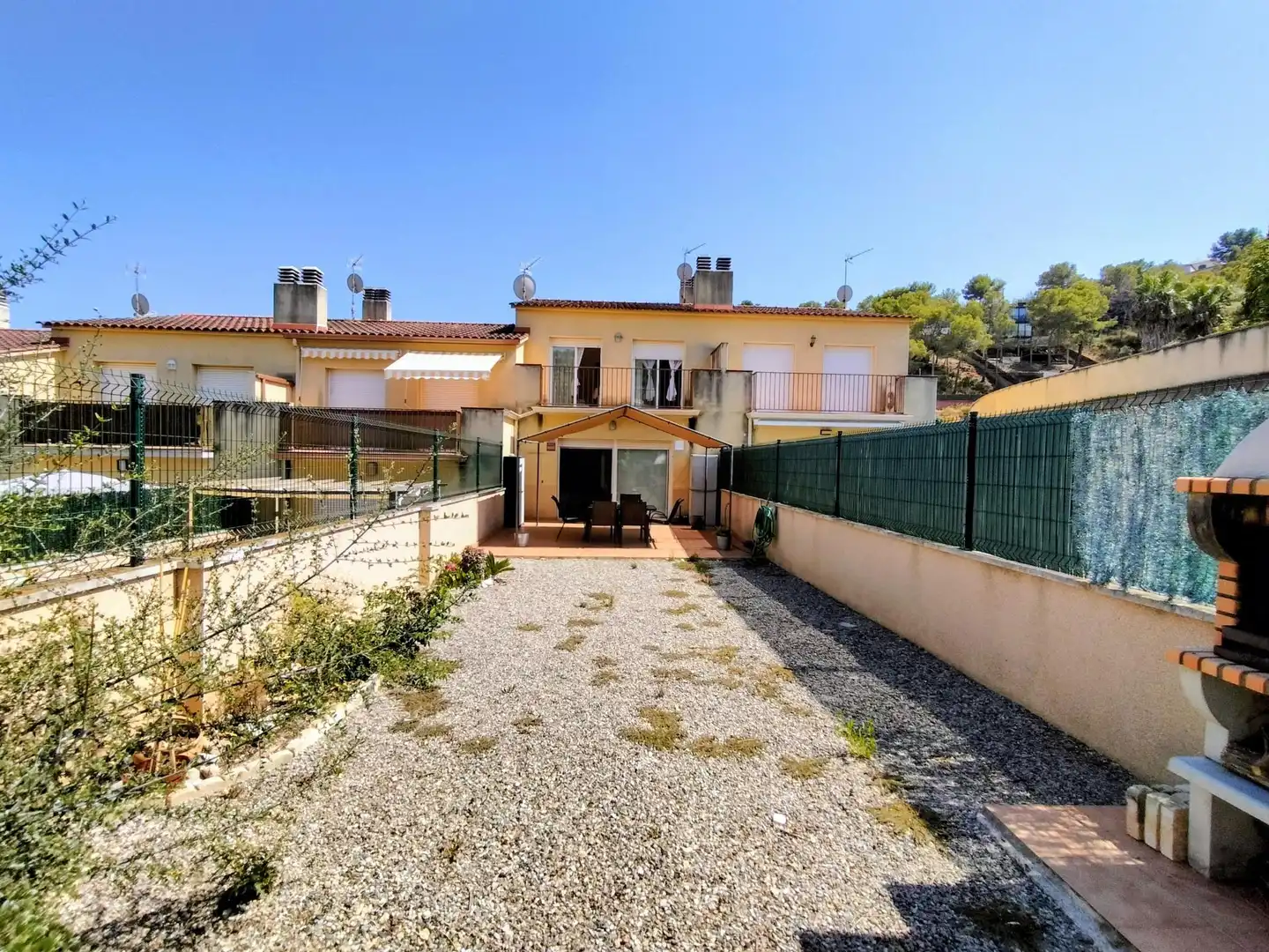 Vista exterior de Casa adosada en venda en Olivella amb Calefacció, Jardí privat i Terrassa