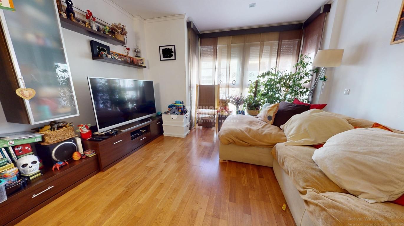 Living room of Flat for sale in  Valencia Capital  with Air Conditioner, Parquet flooring and Storage room
